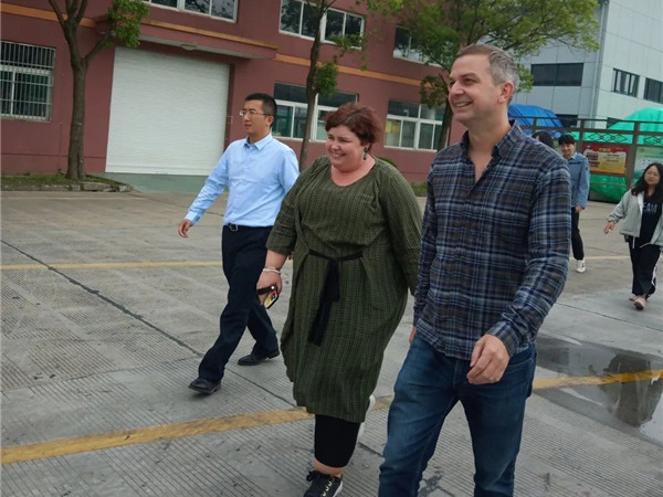 國(guó)外品牌客戶赴集團(tuán)工廠參觀交流